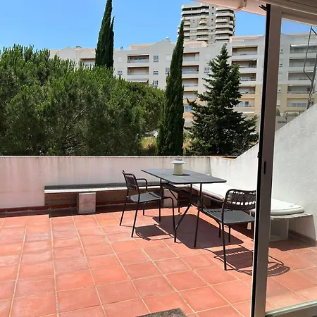 Privat bolig Privativo Com Varanda Em Alges, Lisboa Algés