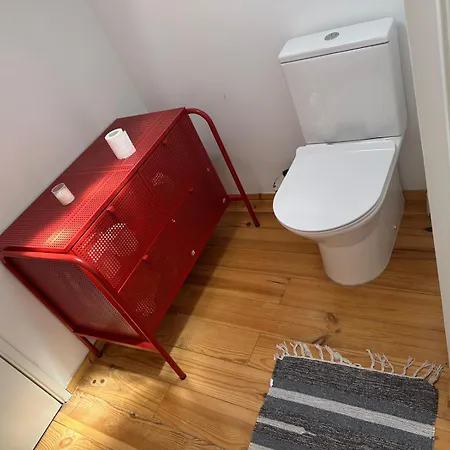 Privativo Com Varanda Em Alges, Lisboa * Algés