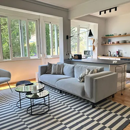 Privativo Com Varanda Em Alges, Lisboa Privat bolig *