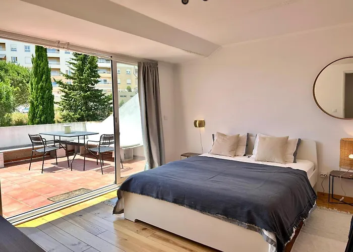 Privativo Com Varanda Em Alges, Lisboa Privat bolig Algés