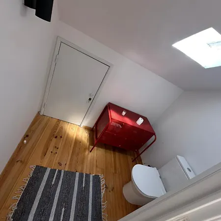 Privativo Com Varanda Em Alges, Lisboa * Alges