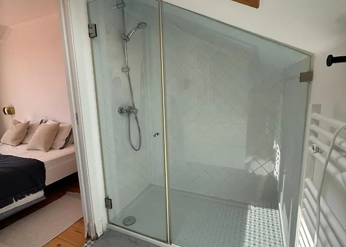 Homestay Privativa Em Em Alges, Lisboa *