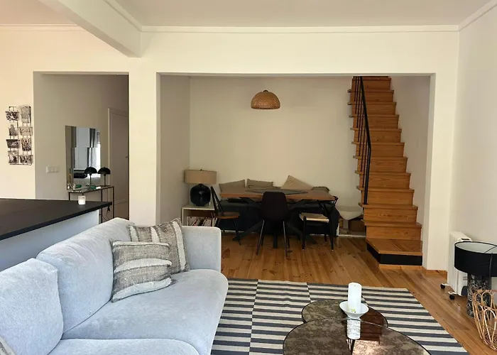 Privativo Com Varanda Em Alges, Lisboa *