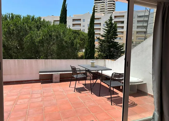 Homestay Privativo Com Varanda Em Alges, Lisboa Alges