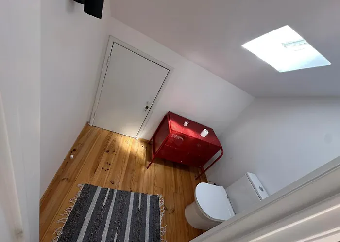 Privativo Com Varanda Em Alges, Lisboa * Алжеш